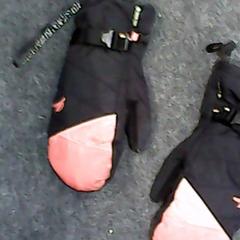 Handschoenen, zoals gemeld door SnowWorld Landgraaf met iLost