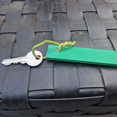 Bks sleutel met groene plastic sleutelhanger, segons s'ha informat a iLost