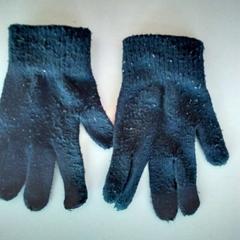 Luvas, como reportado por Twisto utilizando o iLost