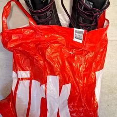 تاسجي schoenen، كما تم الإبلاغ عنه بواسطة Qbuzz DMG عبر iLost