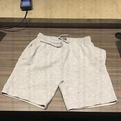Shorts Grijze korte broek, som rapportert av Van der Valk Hotel Zwolle ved bruk av iLost