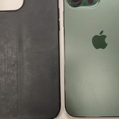 Iphone Groen met zwart hoesje, zgłoszono przez Pathé Eindhoven przy użyciu iLost