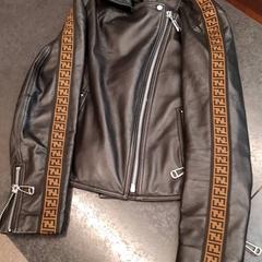 Casaco, como reportado por Rotterdam The Hague Airport utilizando o iLost