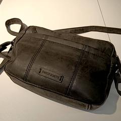 Mala de tiracolo Met veel inhoud, como reportado por IKEA Groningen utilizando o iLost