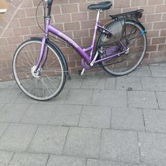 Bicicleta femenina Batavus paars, segons ha informat Fietsdepot mitjançant iLost