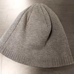 Beanie grijs, como reportado por Centraal magazijn utilizando o iLost