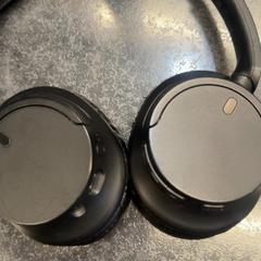 İLost kullanarak Rotterdam The Hague Airport tarafından bildirildiği gibi Kulaklıklar