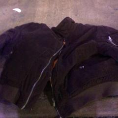 재킷 Bruin, iLost를 사용하여 De Heeren van Aemstel에 보고됨