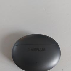 OnePlus buds + 1 earplug, som rapporterats till iLost