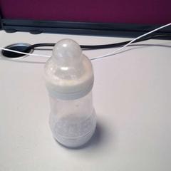 Kojenecká láhev Plastique, jak nahlášeno Twisto pomocí iLost