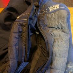 İLost kullanarak Café Leentje tarafından bildirildiği gibi Dış giyim