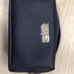 Borsa da toilette, come riportato da Hotel van der Valk Maastricht utilizzando iLost