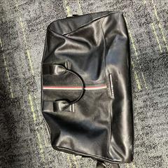Helgebag Zwart leer, Tommy Hilfiger, som rapportert av Connexxion Noord Holland Noord Alkmaar ved bruk av iLost