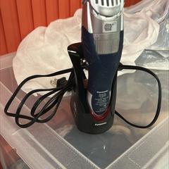 Razor silver and dark blue with a black charger, ha sido reportado por MEININGER Hotel Venezia Mestre con iLost