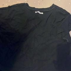 تي شيرت shirt، كما تم الإبلاغ عنه بواسطة Room Mate Bruno عبر iLost