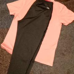 Vestiario, Camicia & Pantaloni traing Training, come riportato da Mövenpick Hotel Amsterdam City Centre utilizzando iLost