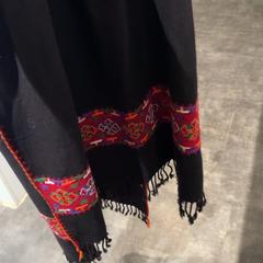 Bufanda Black and red, segons ha informat Pathé Nijmegen mitjançant iLost