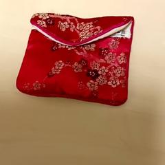 Bolsa mini, ha sido reportado por Mövenpick Hotel Amsterdam City Centre con iLost