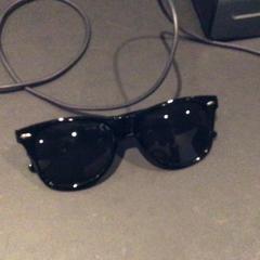 Sonnenbrille, gemeldet von Van der Valk Hotel Amsterdam Zuidas über iLost