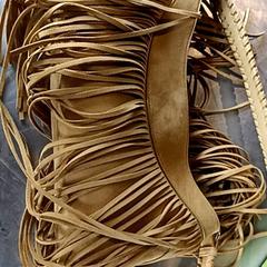 Handtas Geel/goud strafivarius, segundo informou Paaspop usando iLost