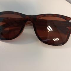 Gafas de sol Bruine zonnebril merkloos, ha sido reportado por HU Amersfoort con iLost