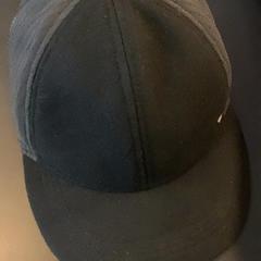 Cap Black, come riportato da MEININGER Hotel Berlin Central Station utilizzando iLost