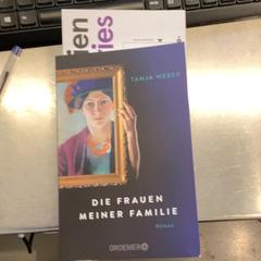 Bücher Book, gemeldet von MEININGER Hotel Leipzig Hauptbahnhof über iLost