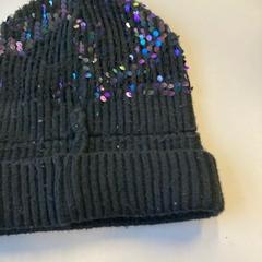 ビーニー - zwart がiLostで Centraal magazijn によって報告されました