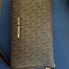 a wallet / portemonnee, iLost에 보고됨