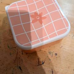 Box Roze met bloem, as reported by IKEA Wilrijk using iLost