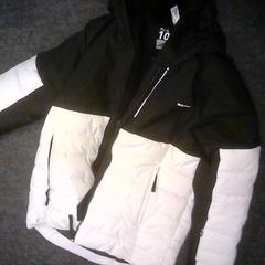 Jaqueta, segons ha informat SnowWorld Landgraaf mitjançant iLost