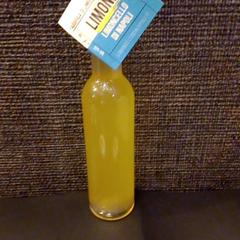 Limoncello, segundo informou Leonardo Royal Hotel Amsterdam usando iLost