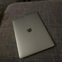 Mac book air، كما تم الإبلاغ عنه عبر iLost