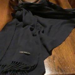 Sjaal Zwart, zoals gemeld door Café Leentje met iLost