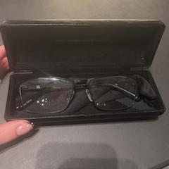 Pouzdro na brýle s brýlemi, jak nahlášeno Van der Valk Hotel Houten pomocí iLost