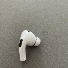 Rechter AirPod, amint azt az iLostnak jelentették.