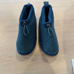 Topánky sloffen, ako bolo nahlásené Van Heugten Tours pomocou iLost