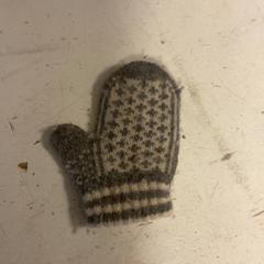 Handske, rapporterat av Artis med iLost