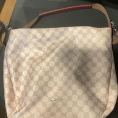 Poltsa, gisa salatu by Designer Outlet Roosendaal iLost erabiliz