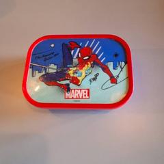 Uzsonnás doboz Marvel broodtrommel, amint azt Familiepark Drievliet az iLost segítségével jelentette.