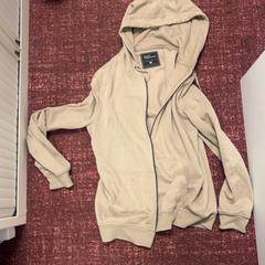 Casaco Brown, como reportado por ibis Styles Rotterdam Ahoy utilizando o iLost