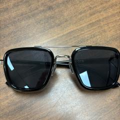 색안경 zwart, iLost를 사용하여 Centraal magazijn에 보고됨