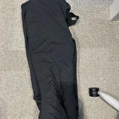 Pantalones de esquí zwart, ha sido reportado por Gebo Tours con iLost