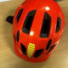 Casco da bici, come riportato da Pouw Vervoer utilizzando iLost