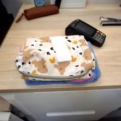 Porta-lápis et carnet, como reportado por IKEA Villiers-sur-Marne utilizando o iLost