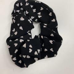 Scrunchie, come riportato da IKEA新三郷 utilizzando iLost