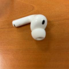 Earbud, gemeldet von ibis Schiphol Amsterdam Airport über iLost