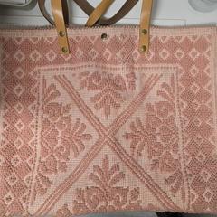 Borsa roze, come riportato da IKEA Hengelo utilizzando iLost