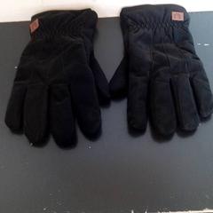 Luvas, como reportado por Qbuzz servicepunt  Emmen utilizando o iLost