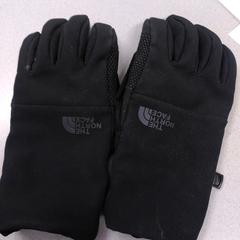 Handschoenen the North Face, amint azt az iLostnak jelentették.